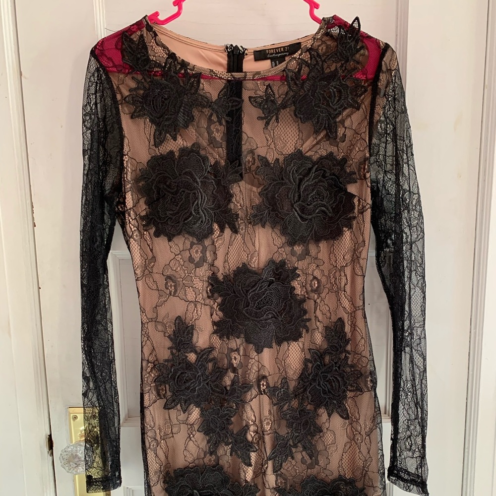 Beautiful, lace mini dress for any occasion